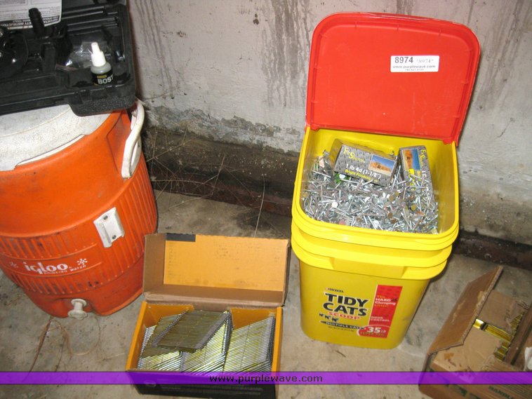 image for item 8974 Assorted roofing nails