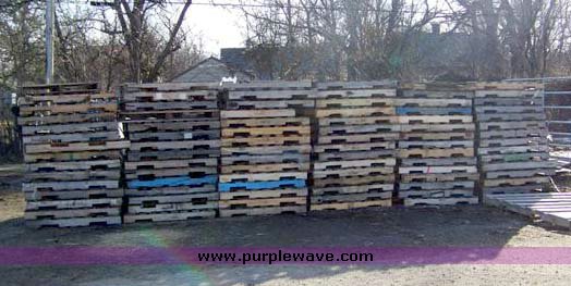 image for item 9005 (225) assorted pallets