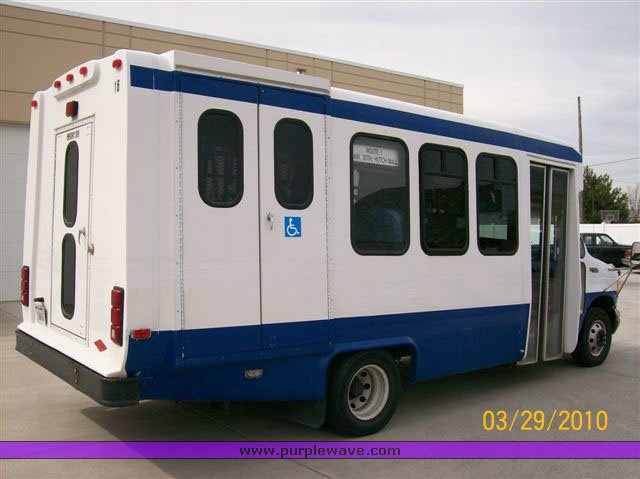 image for item 9008 2003 Ford E450 Super Duty transit vehicle