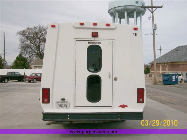 image for item 9008 2003 Ford E450 Super Duty transit vehicle