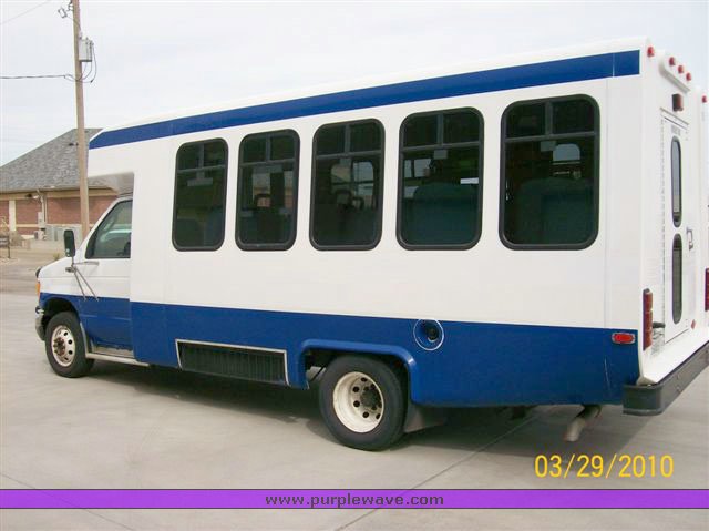 image for item 9008 2003 Ford E450 Super Duty transit vehicle