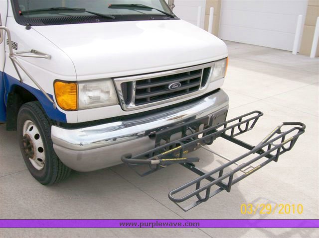 image for item 9008 2003 Ford E450 Super Duty transit vehicle