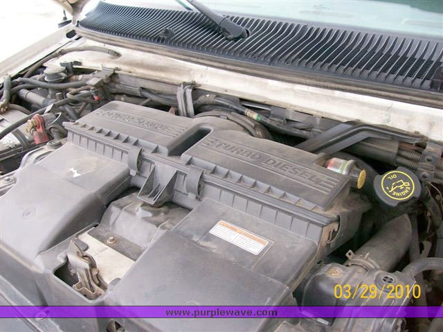 image for item 9008 2003 Ford E450 Super Duty transit vehicle