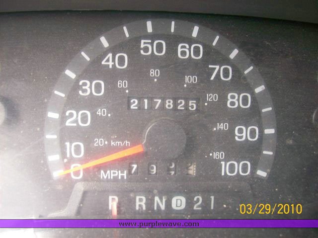 image for item 9008 2003 Ford E450 Super Duty transit vehicle