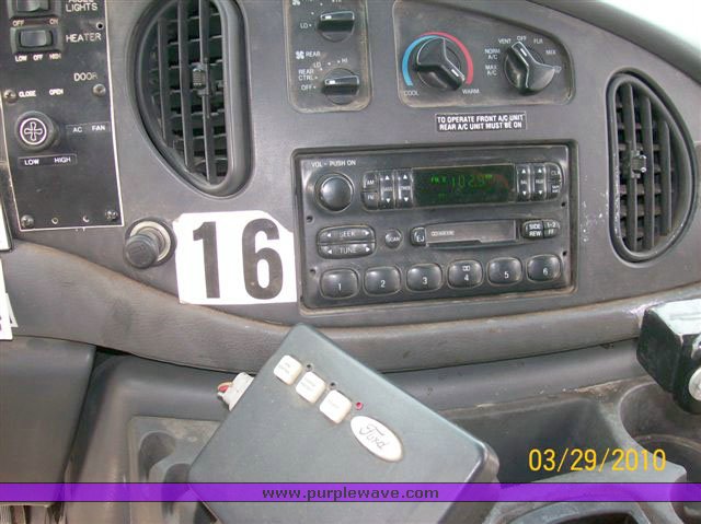 image for item 9008 2003 Ford E450 Super Duty transit vehicle