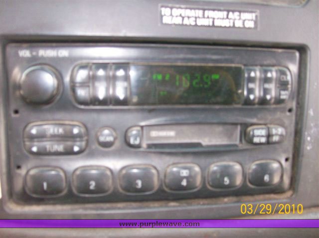 image for item 9008 2003 Ford E450 Super Duty transit vehicle