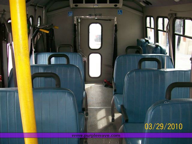 image for item 9008 2003 Ford E450 Super Duty transit vehicle