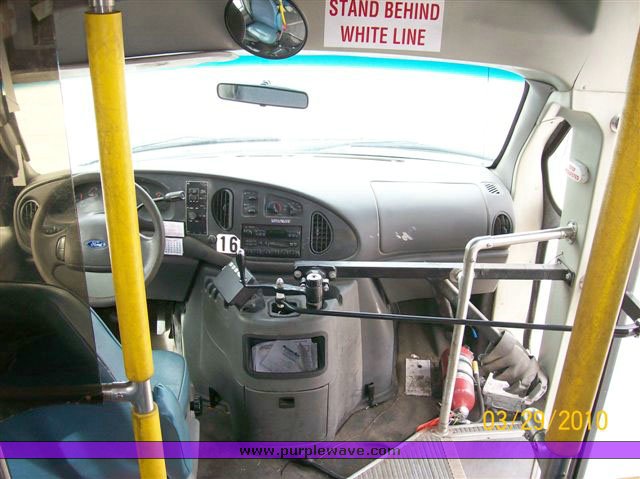 image for item 9008 2003 Ford E450 Super Duty transit vehicle