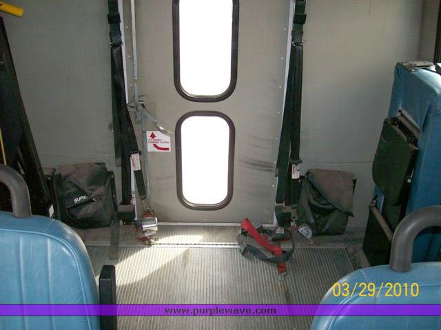 image for item 9008 2003 Ford E450 Super Duty transit vehicle