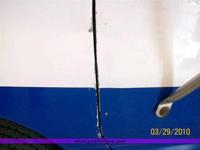 image for item 9008 2003 Ford E450 Super Duty transit vehicle