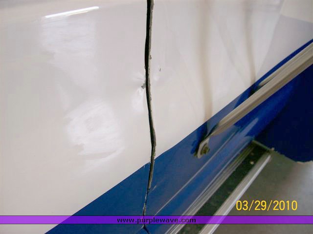 image for item 9008 2003 Ford E450 Super Duty transit vehicle