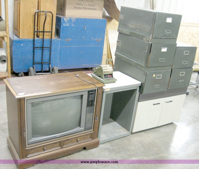 image for item 9284 RCA 27" cabinet television