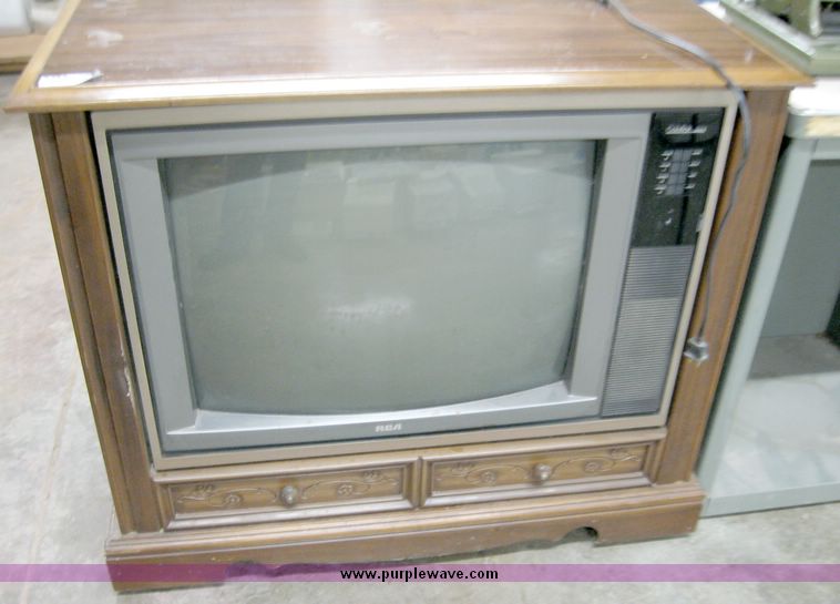 image for item 9284 RCA 27" cabinet television