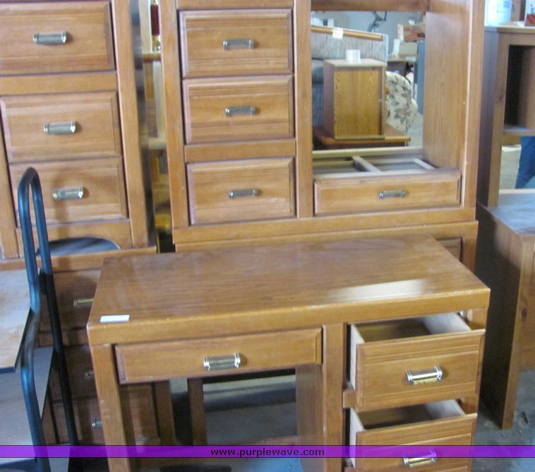 image for item 9394 (9) desks