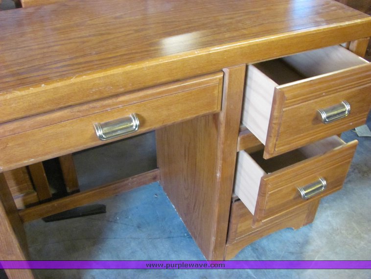 image for item 9394 (9) desks