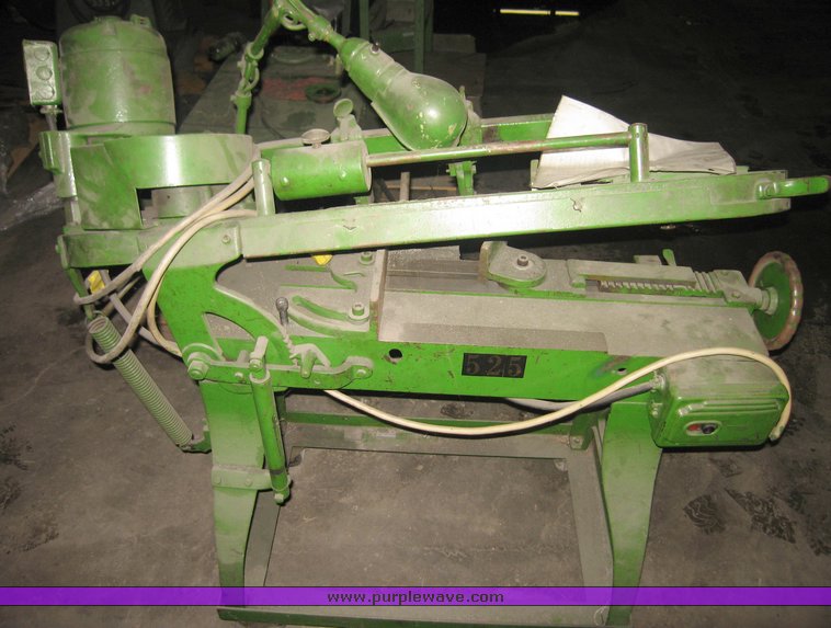 image for item 3011 Wells Manufacturing band saw
