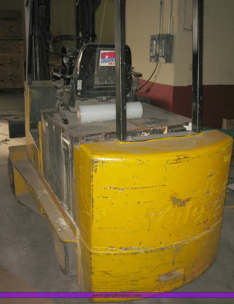 image for item 3042 Yale forklift
