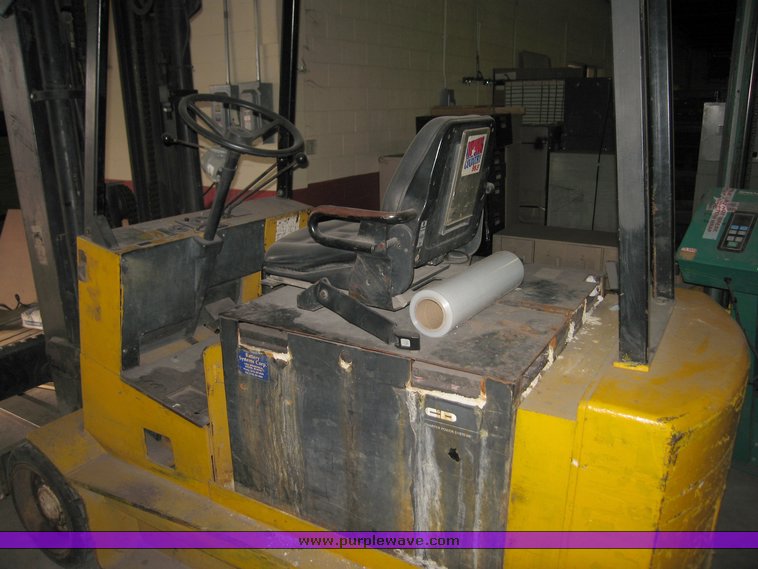 image for item 3042 Yale forklift