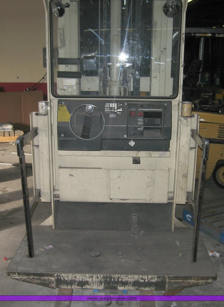 image for item 3043 Crown lift