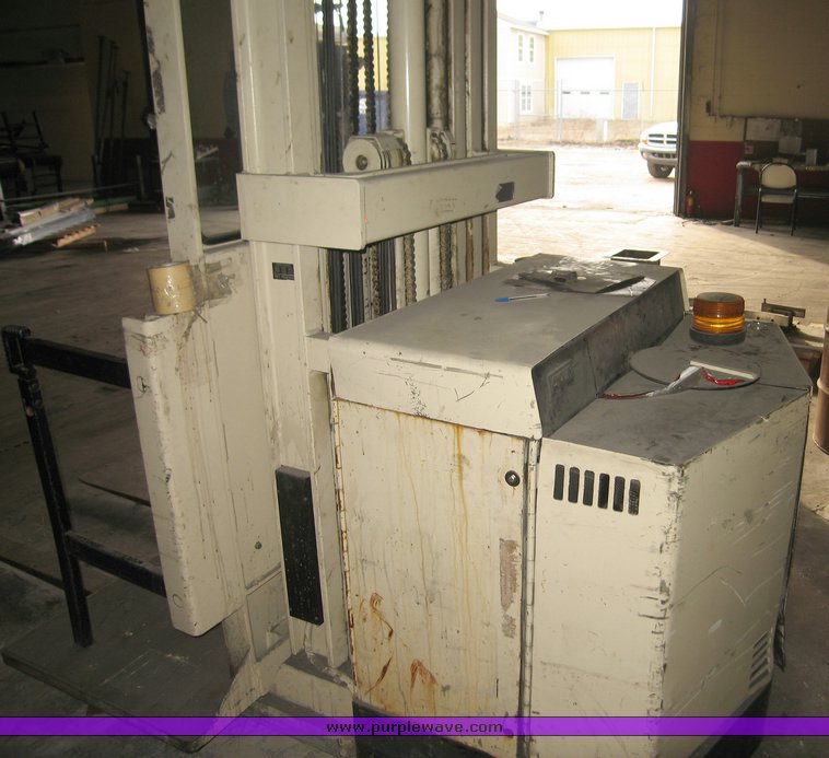 image for item 3043 Crown lift