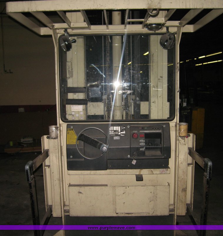 image for item 3043 Crown lift