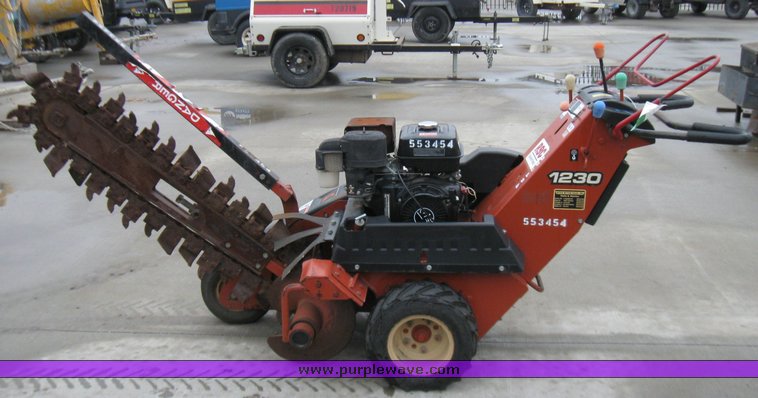 image for item 3034 2005 Ditch Witch 1230 trencher