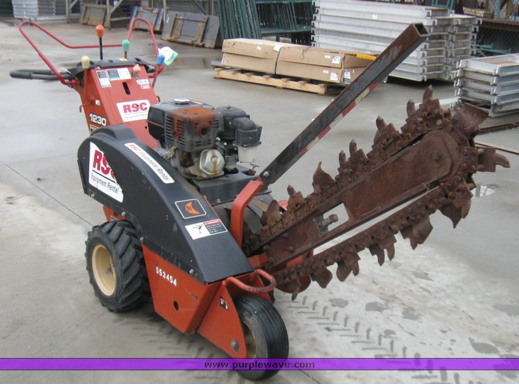 image for item 3034 2005 Ditch Witch 1230 trencher