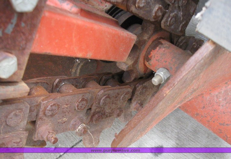 image for item 3034 2005 Ditch Witch 1230 trencher