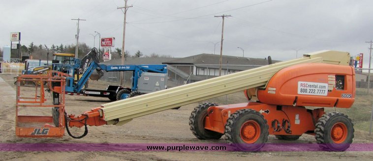 image for item 3284 1999 JLG 600S boom lift