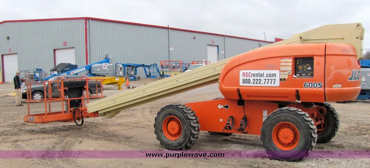 image for item 3284 1999 JLG 600S boom lift