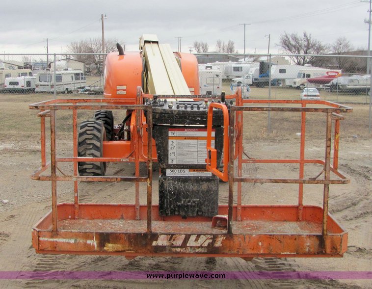 image for item 3284 1999 JLG 600S boom lift