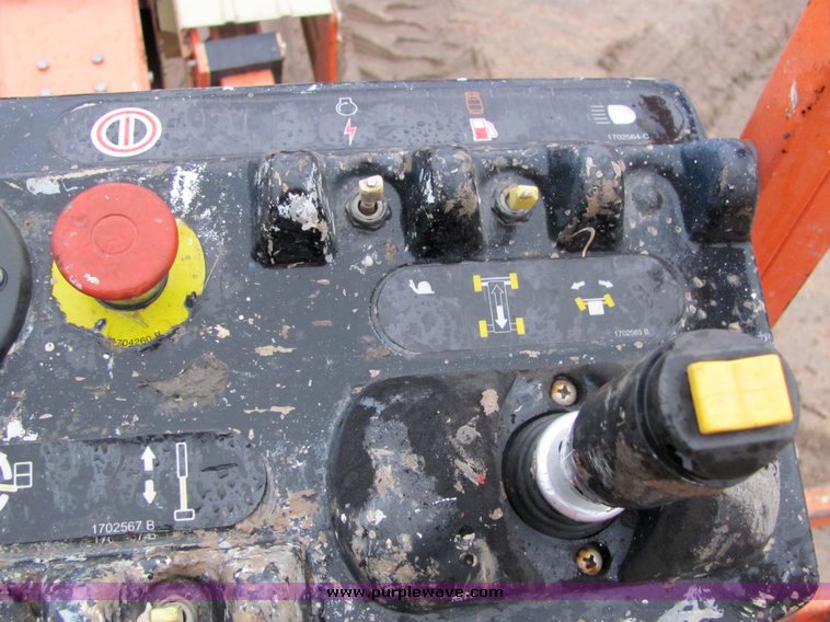 image for item 3284 1999 JLG 600S boom lift