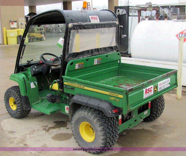 image for item 3285 John Deere Gator TS utility vehicle