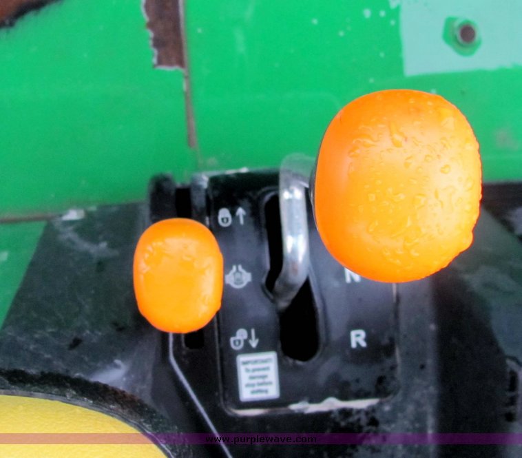 image for item 3285 John Deere Gator TS utility vehicle