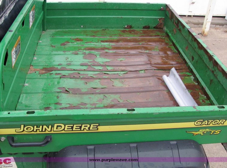 image for item 3285 John Deere Gator TS utility vehicle
