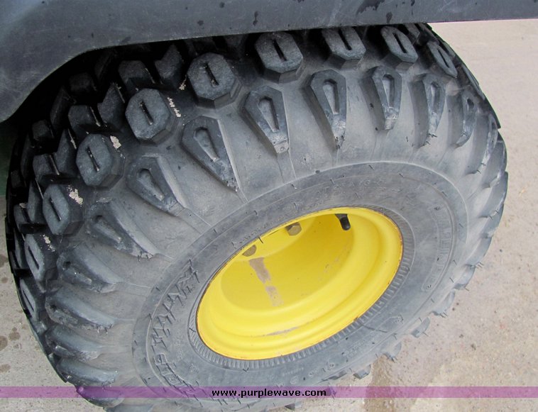 image for item 3285 John Deere Gator TS utility vehicle