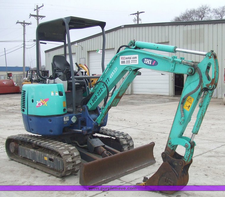 image for item 6565 2004 IHI 25N compact excavator