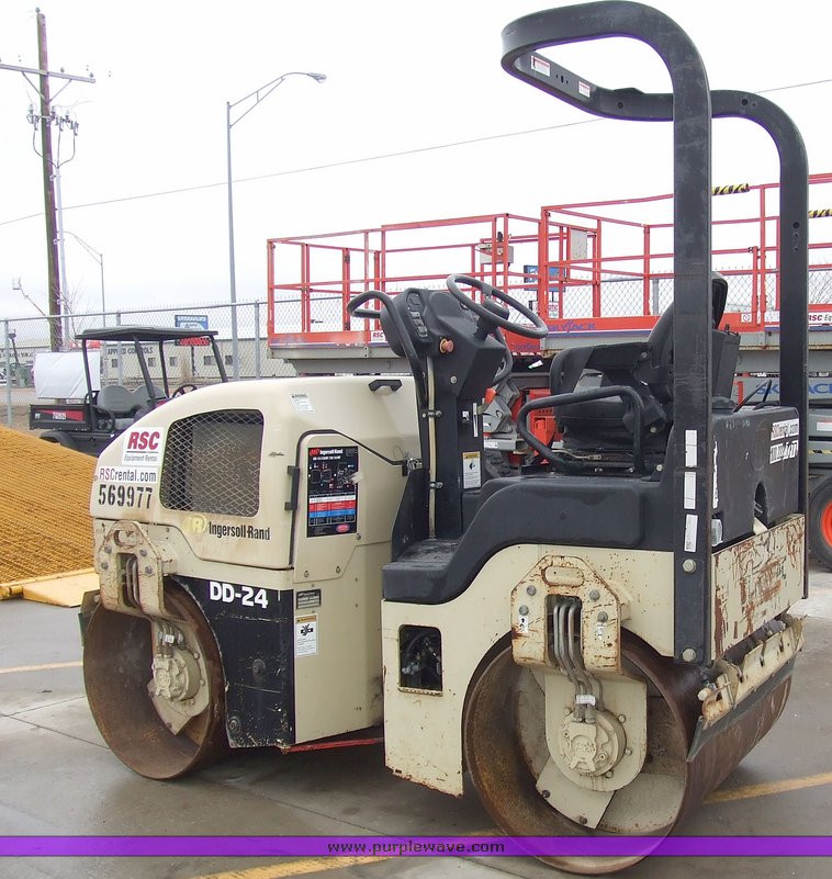 image for item 6566 2005 Ingersoll Rand DD24 asphalt roller/compactor