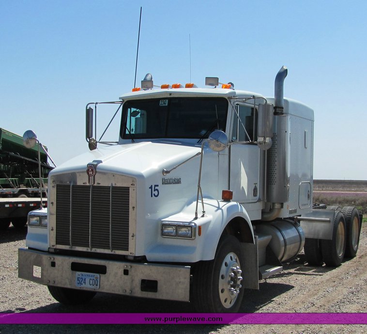 image for item 3122 1991 Kenworth T800 sleeper semi truck