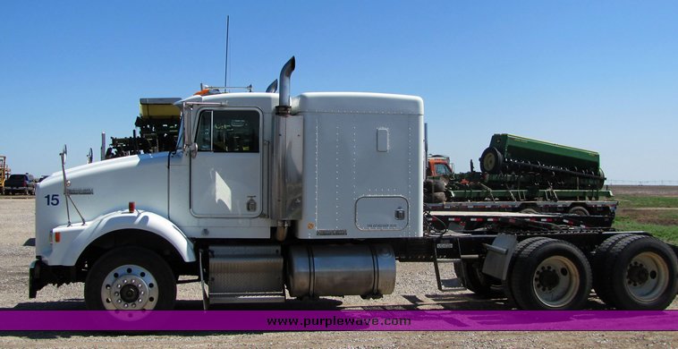 image for item 3122 1991 Kenworth T800 sleeper semi truck