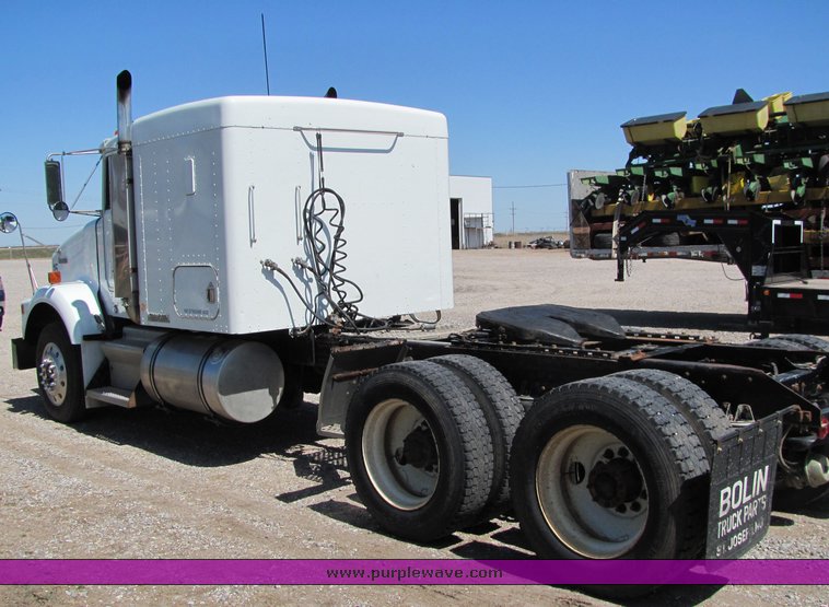 image for item 3122 1991 Kenworth T800 sleeper semi truck