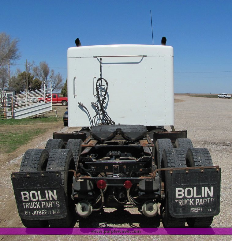 image for item 3122 1991 Kenworth T800 sleeper semi truck