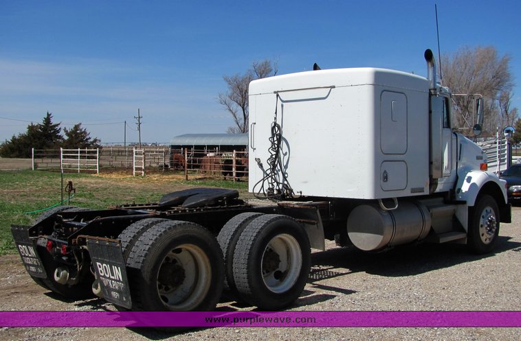 image for item 3122 1991 Kenworth T800 sleeper semi truck