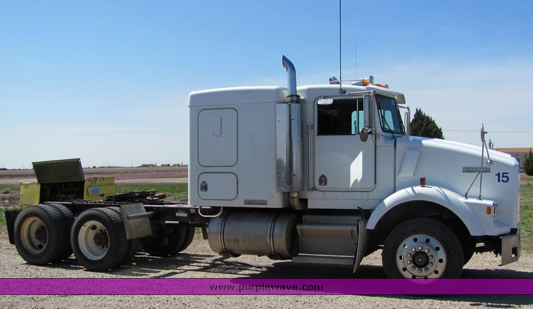 image for item 3122 1991 Kenworth T800 sleeper semi truck