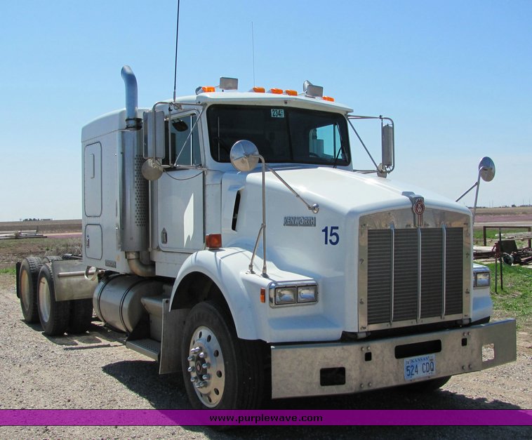 image for item 3122 1991 Kenworth T800 sleeper semi truck