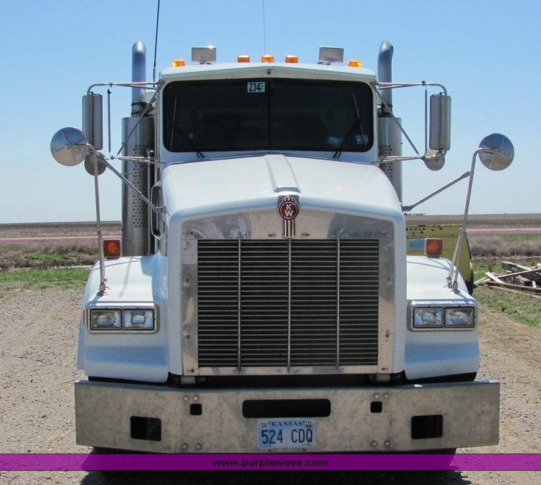 image for item 3122 1991 Kenworth T800 sleeper semi truck