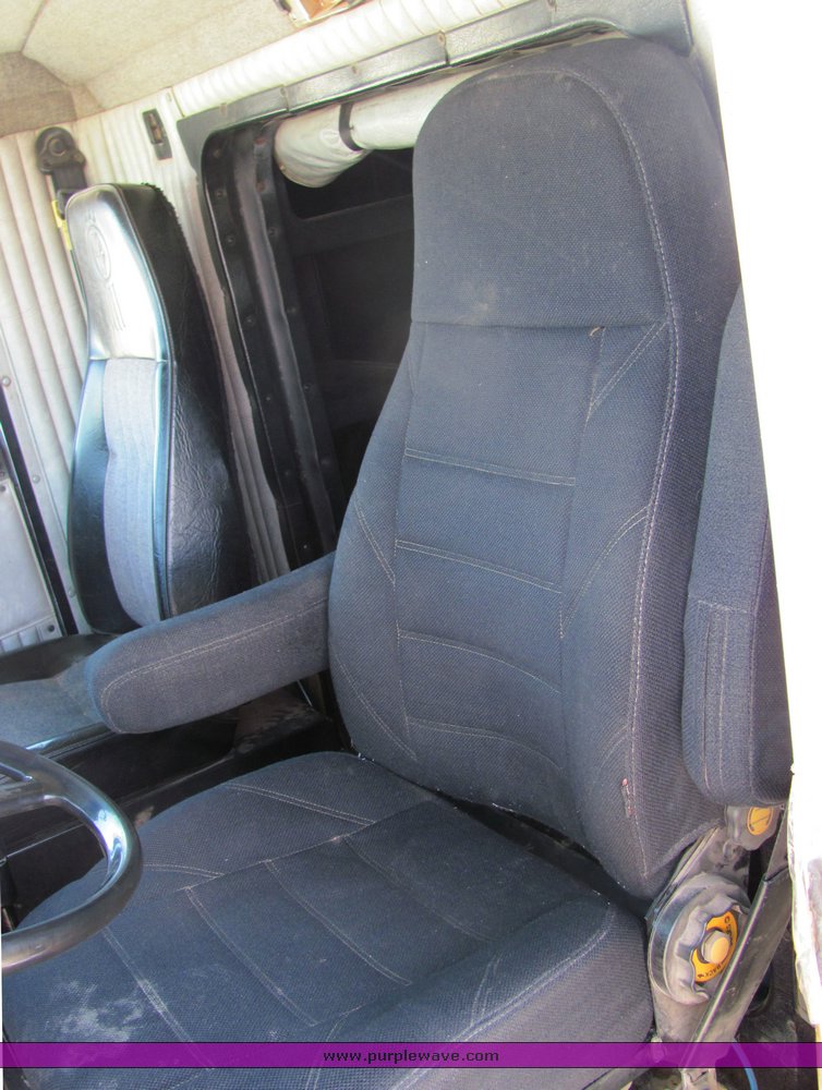 image for item 3122 1991 Kenworth T800 sleeper semi truck