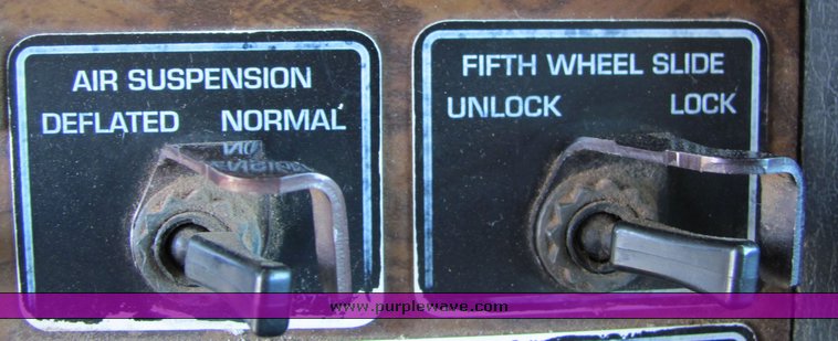 image for item 3122 1991 Kenworth T800 sleeper semi truck