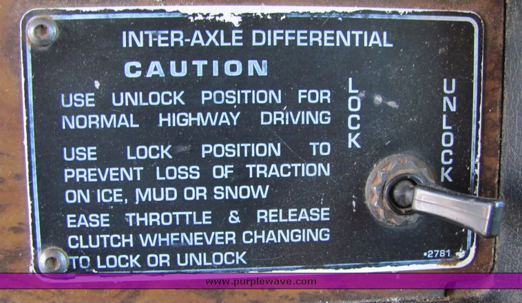 image for item 3122 1991 Kenworth T800 sleeper semi truck