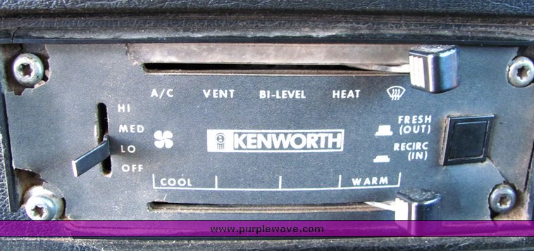 image for item 3122 1991 Kenworth T800 sleeper semi truck